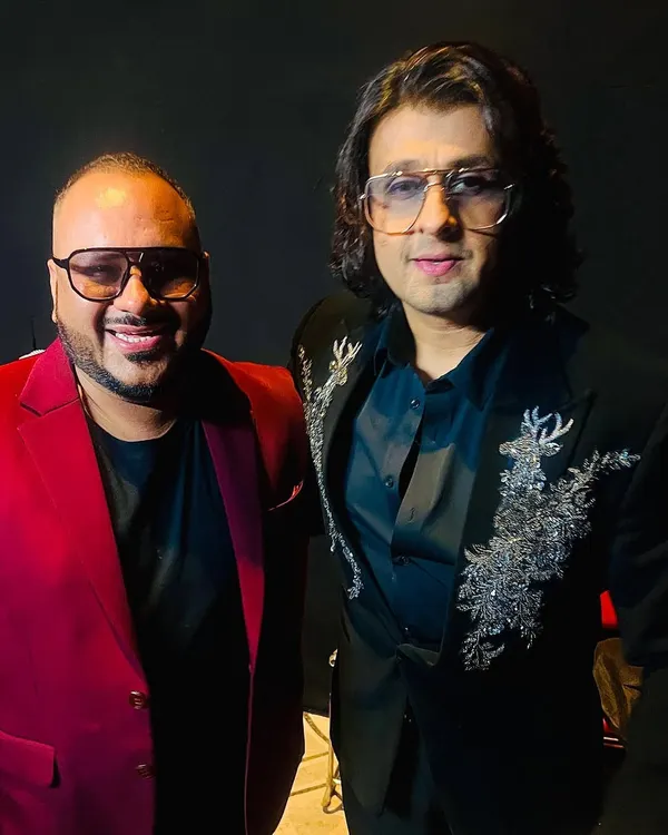 A true fan moment for me. Sharing the stage with the living legend Sonu Nigam was an absolute blessing and an unforgettable experience.