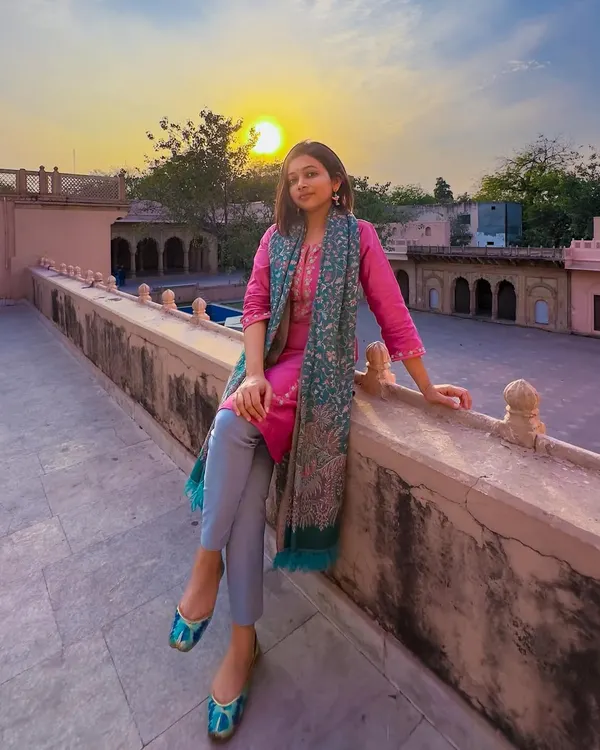 This isn't my regular fashion post! I discovered this hidden gem, the Raja Nahar Singh Palace, and had to capture the golden hour light. It's a reminder to explore the history around us and, of course, wear a beautiful outfit while doing it.