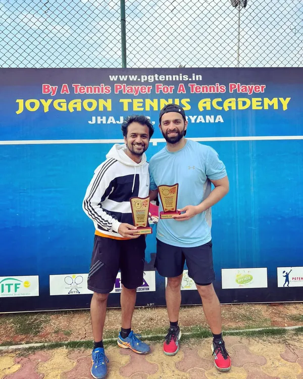 The ITF MT-400 in Jhajjar was a great tournament for our team. Here, I am with Kartikeya after we justified our top seeding and won the Men’s 30+ Doubles title. This is the standard of play we bring to our coaching.