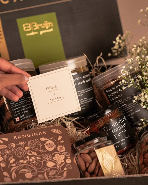 A beautiful collaboration for Rakhi, this hamper combines our artisanal crackers and sauces with Bruijn's finest nuts and sweet treats. The co-branded card adds a touch of elegance to this special gift.