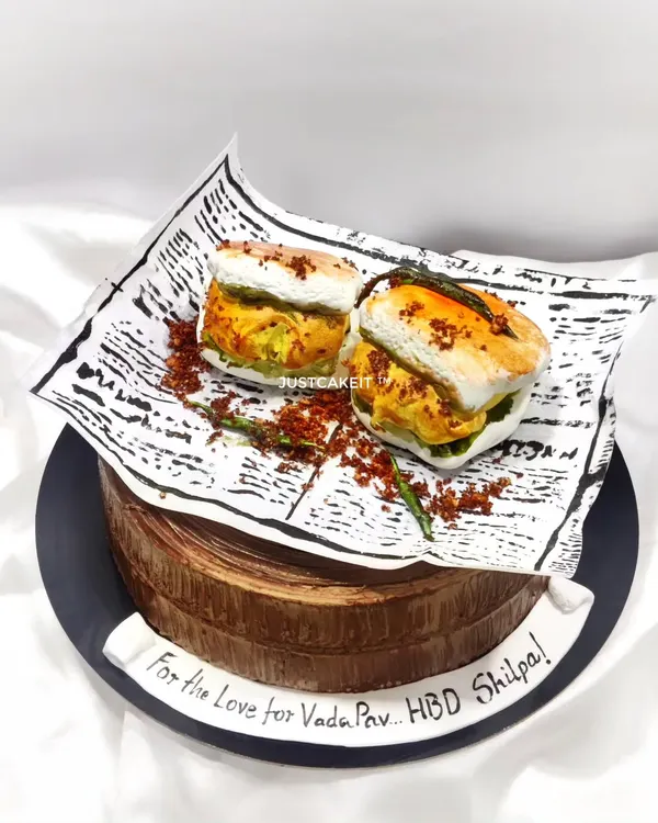 I made this hyper-realistic Vada Pav cake again for another fan of the iconic Mumbai street food. Crafting the details from sugar is a fun challenge that always gets a great reaction.