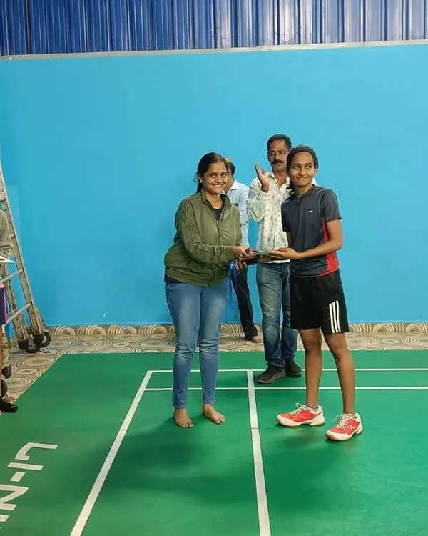 Presenting the trophy to the winner of our women's singles category during the intra-JP badminton tournament.