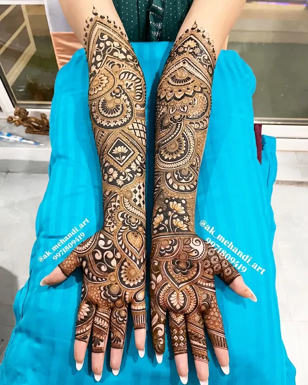 This is a classic full bridal mehndi, covering both hands and extending up the arms. I focus on creating a balanced design with a mix of traditional motifs, fine lines, and bold patterns to create a stunning look for your big day.