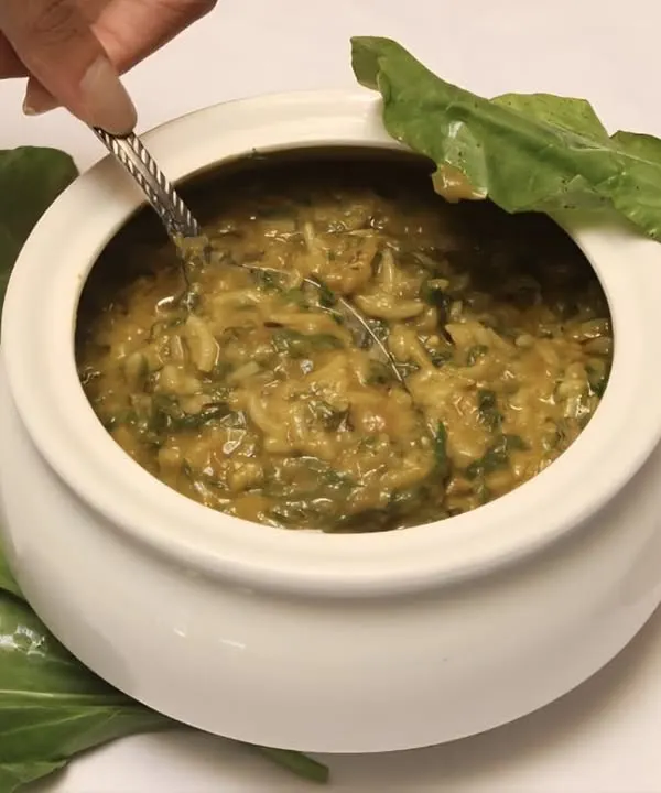 A traditional favorite with a healthy twist. Our Palak Khichdi is a comforting one-pot meal made with rice, lentils, and spinach, perfect for a light and nutritious dinner.