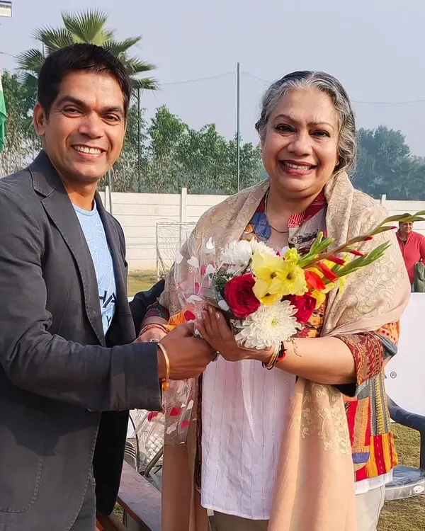 Our head coach honors special guest Shoma Lahiri with a bouquet of flowers. We were privileged to have her visit and motivate our young champions.