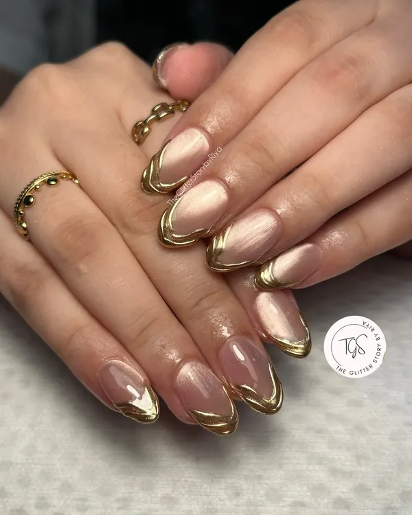 A gorgeous set perfect for Diwali. These nails feature a shimmering cat-eye base with a hand-sculpted gold chrome border, looking like little jewels on your fingertips.