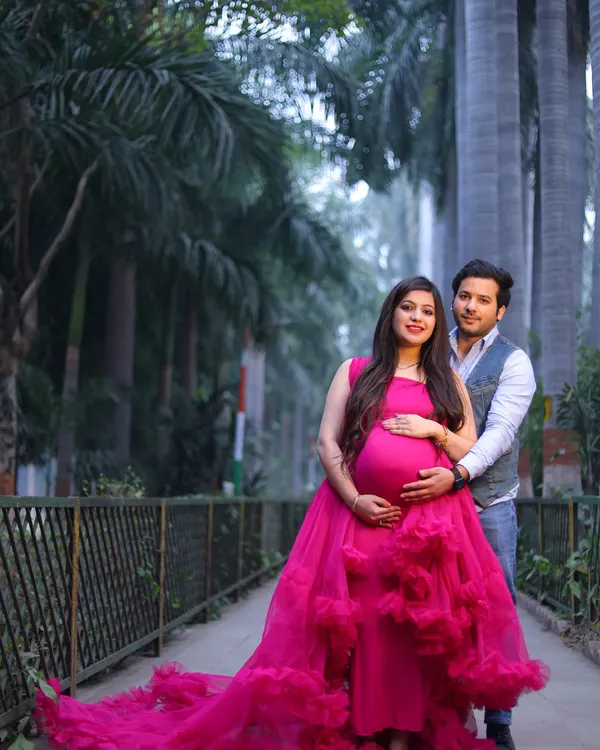 A lovely outdoor maternity portrait of an expecting couple. The natural greenery and soft light provide a perfect backdrop for celebrating this new chapter.