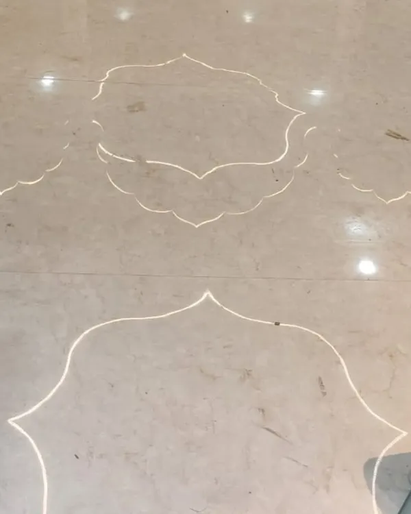 For the jewellery experience centre, we designed this custom floor inlay in the marble. The illuminated, scalloped patterns are inspired by traditional Indian architectural motifs and guide visitors through the space while adding a layer of subtle luxury underfoot.