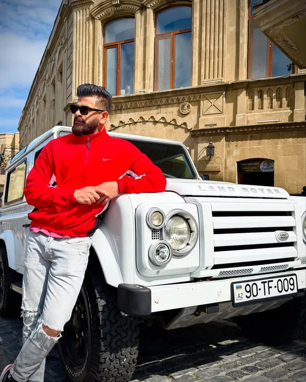 Fitness gives you the confidence to stand out anywhere. Here I am enjoying some downtime on my travels, showing that a healthy lifestyle goes beyond the gym walls.