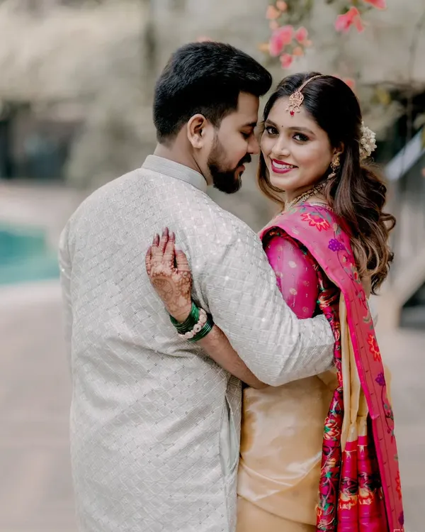 A quiet moment of connection. We focus on creating a relaxed atmosphere where your natural bond shines through, resulting in timeless and authentic couple portraits.