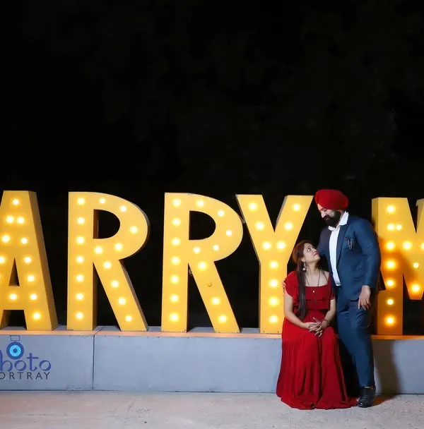 A grand proposal setup at The Picture Town, using large marquee lights for a dramatic night-time shot. This is a popular choice for couples wanting a bold, cinematic statement for their pre-wedding album.