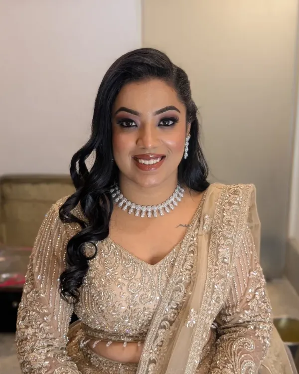 This is the kind of joyful glow I love to create. For this Sangeet night, we went with a luminous skin finish and defined eyes that sparkle, ensuring the makeup looks flawless both in person and in photos, and lasts through a night of dancing.