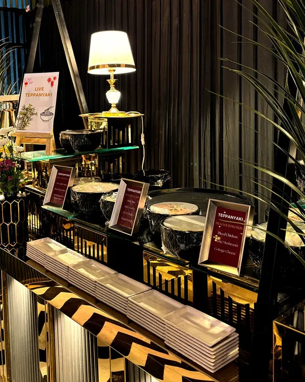 Our live Teppanyaki station is a centerpiece of culinary entertainment. Set against a chic, modern backdrop, this station offers guests a taste of authentic Japanese grilled delicacies, prepared right before their eyes.