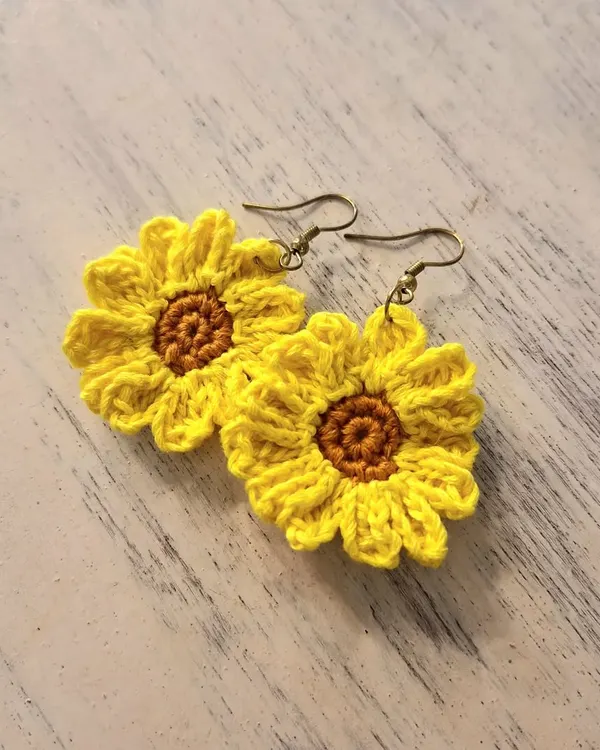 I love bringing a bit of nature into my work. These handmade crochet sunflower earrings are so cheerful and bright, perfect for adding a pop of color and sunshine to your day. They are lightweight and crafted with detailed stitching.
