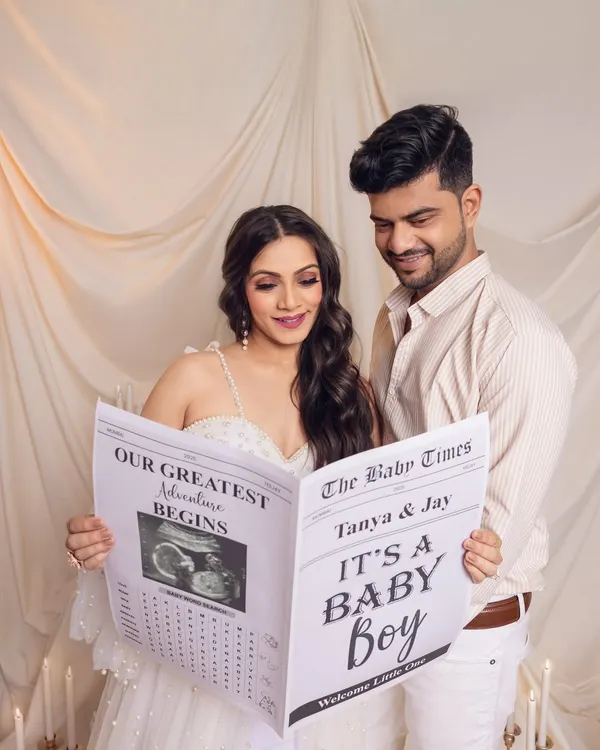 Extra, extra, read all about it. This custom "The Baby Times" newspaper prop is a fantastic and unique way to announce your baby's gender.