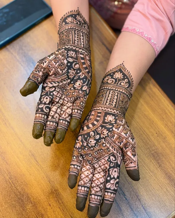 This is one of my favorite intricate designs, perfect for a guest who wants a full and festive look. I use my own 100% organic henna paste to get this beautiful dark color, ensuring the design stands out.