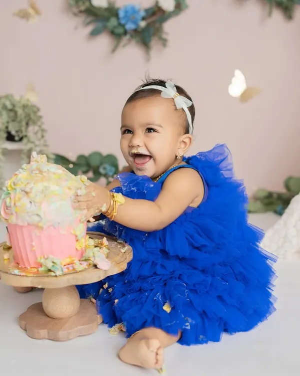 A moment of pure first birthday bliss, with a joyful laugh and a handful of delicious cake. This is the magic I love to capture.