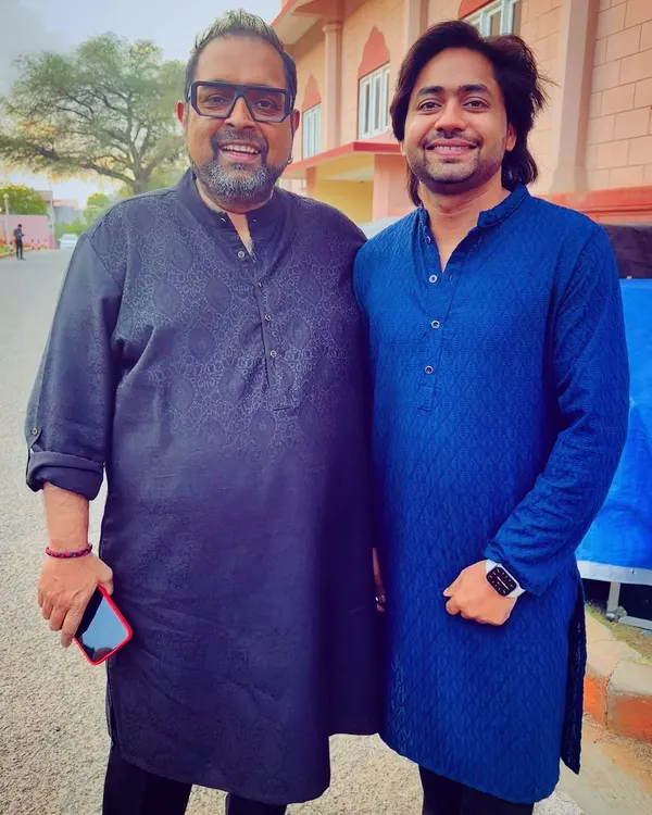 A pre-gig click with the one and only Shankar Mahadevan Ji. Performing with him is always a masterclass in music and showmanship.