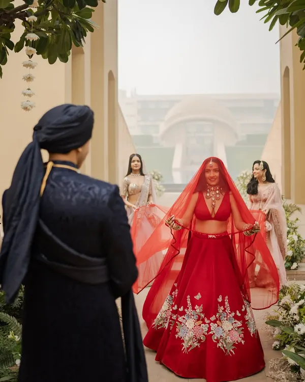This is the moment every bride dreams of. For Shubhangi’s first look, we created a radiant and fresh makeup look that enhanced her natural beauty, ensuring she looked breathtaking in her vibrant red Sabyasachi lehenga.
