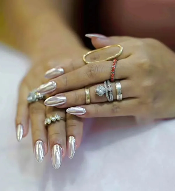 Nothing makes a statement like full chrome nails. This liquid-metal silver chrome finish is high-fashion, futuristic, and guaranteed to turn heads.