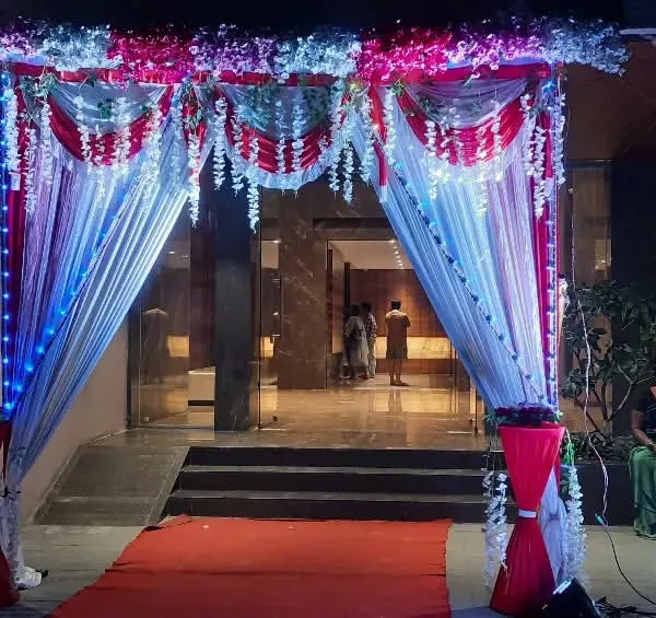A grand entrance for an evening event at Pyramid Element. The red carpet, illuminated drapes, and floral arrangements create a luxurious welcome.