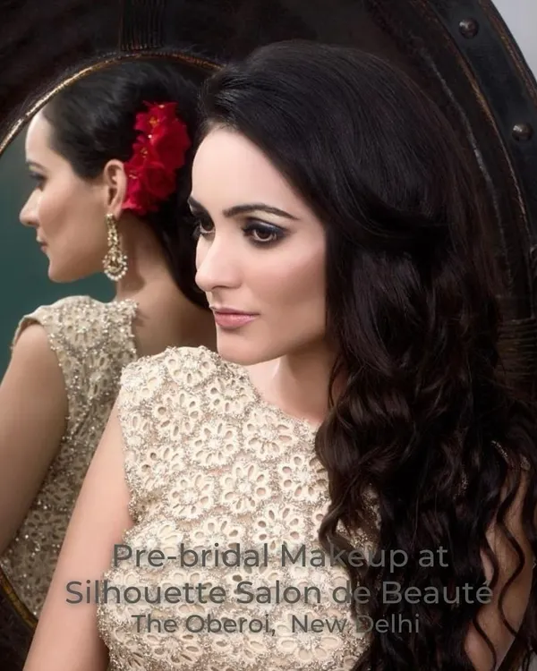 My pre-bridal makeup services are designed to perfect your look for all the ceremonies leading up to the wedding. This look features a soft, glamorous smokey eye and flawless skin, ideal for a sangeet or cocktail evening, ensuring you are picture-perfect from every angle.