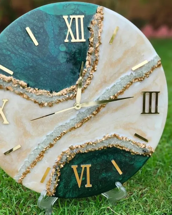 A stunning geode-style resin clock in green and white with gold accents and classic Roman numerals. This is a popular design that you can learn to make in our beginner-friendly classes.