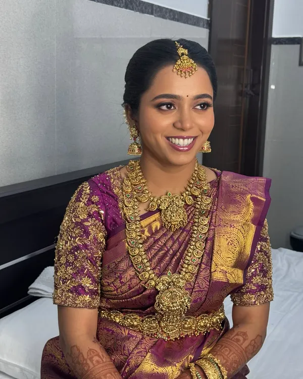 My beautiful Dindugal bride Anitha, looking radiant and happy for her muhurtham. She is wearing a complete antique temple jewellery set that I helped her select to match her purple and gold silk saree.