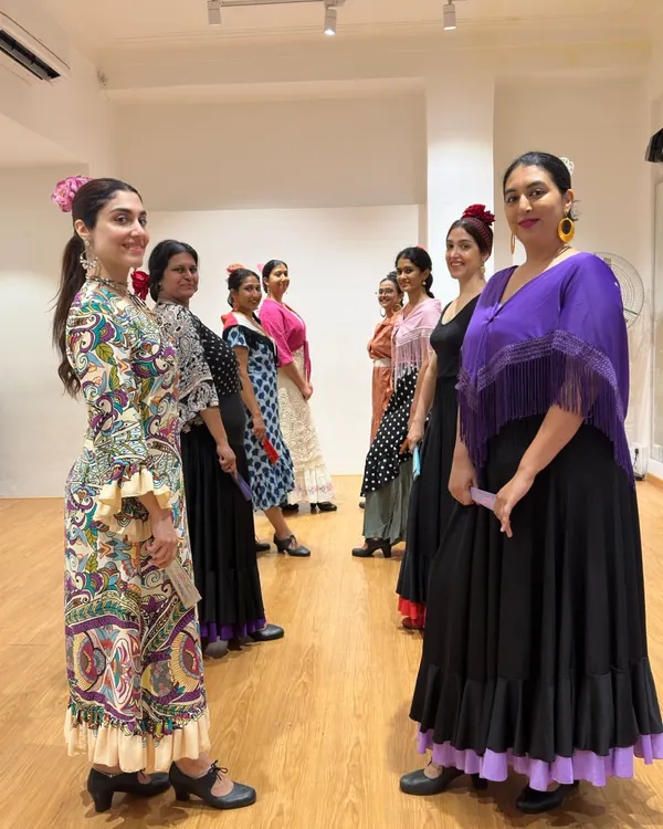Feliz Feria! Here are some of my wonderful students channeling the festive spirit of the Spanish fairs right here in our Mumbai studio. We love to dress up, celebrate the culture, and share the happy vibes that Flamenco brings into our lives.