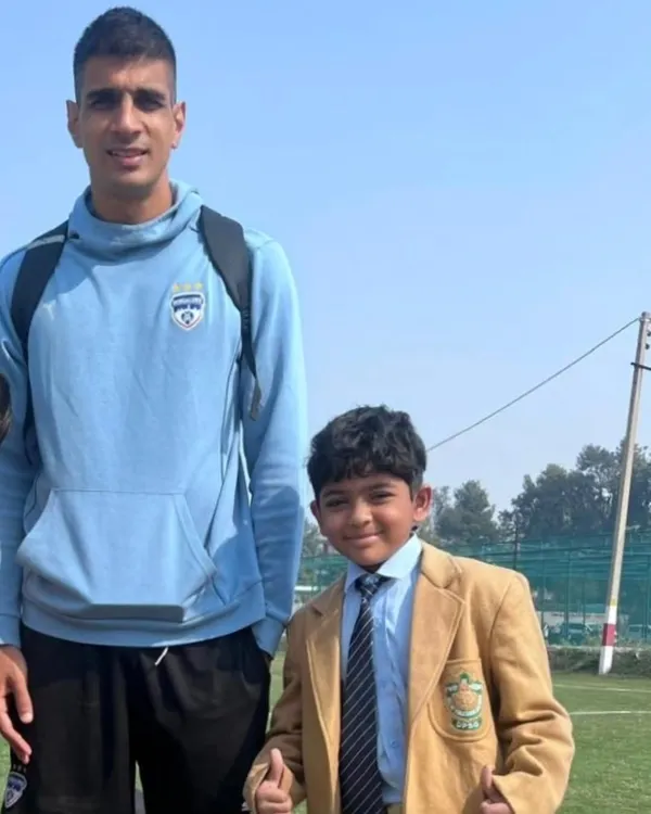 Another incredible moment for our player Kiaan, meeting the "Super Wall" of Indian football, Gurpreet Singh Sandhu.