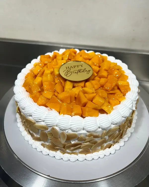 Alphonso Mango Almond Gateau! Mango season is here and I'm kicking it off with this beauty. It's a light and nutty cake topped with a generous amount of fresh, sweet Alphonso mangoes.