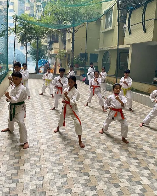 Students at our Purva Belmont dojo practice their basic stances and punches in an outdoor session. Strong Kihon is the key to progress in both Kata and Kumite.
