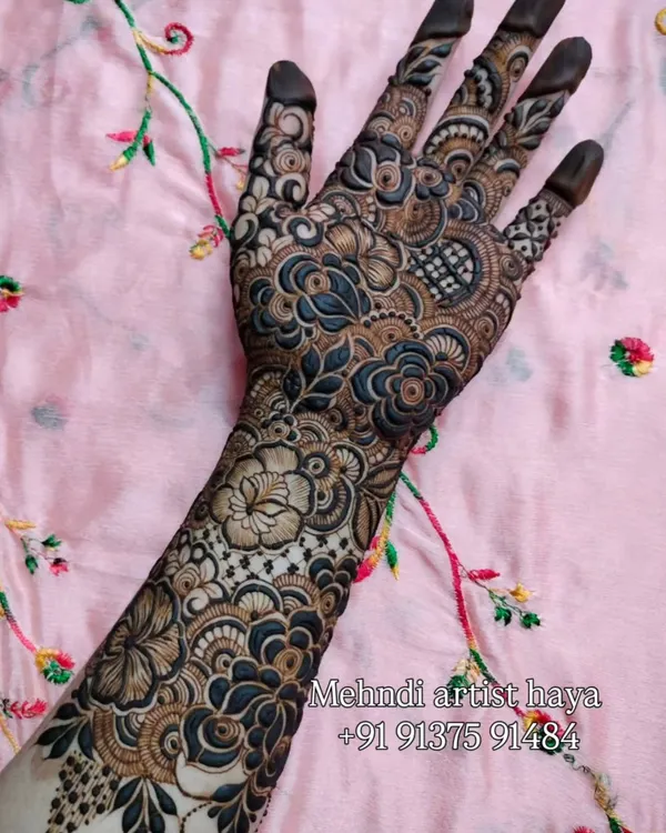A full-coverage bridal henna design where every inch of the arm is a canvas. This piece blends dense floral patterns with intricate fillers, ensuring a breathtaking look from every angle.