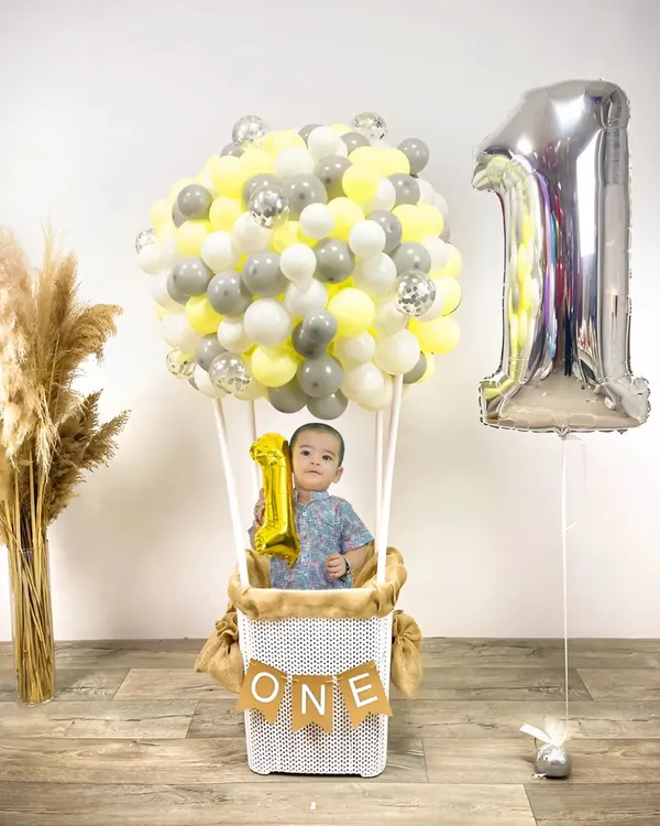 I love creating magical setups for milestone photoshoots, like this hot air balloon theme for a first birthday. These styled sessions are perfect for making unforgettable memories.