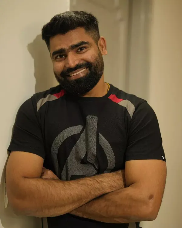 A warm smile is the universal language of kindness. While I am serious about technique, our sessions are built on positive energy and mutual respect. I am here to support you on your fitness journey.