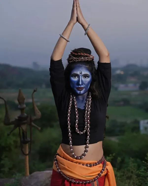 This is a cinematic makeup look I created, inspired by the divine energy of Lord Shiva. In my advanced courses, I teach you how to use makeup not just for beauty, but for storytelling and creating powerful, dramatic characters.