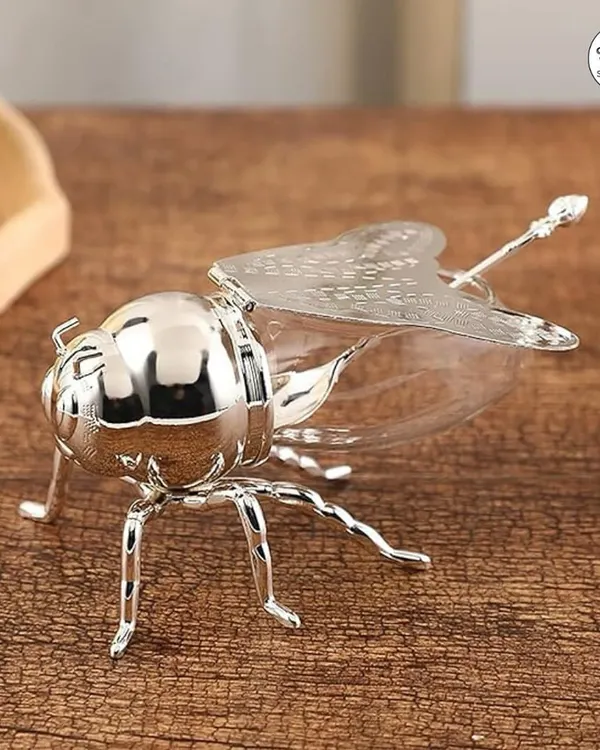 My bee-shaped honey pot in a stunning silver finish. This piece is a celebration of artistry and utility, adding a touch of nature's elegance to your table with its exquisite detail.