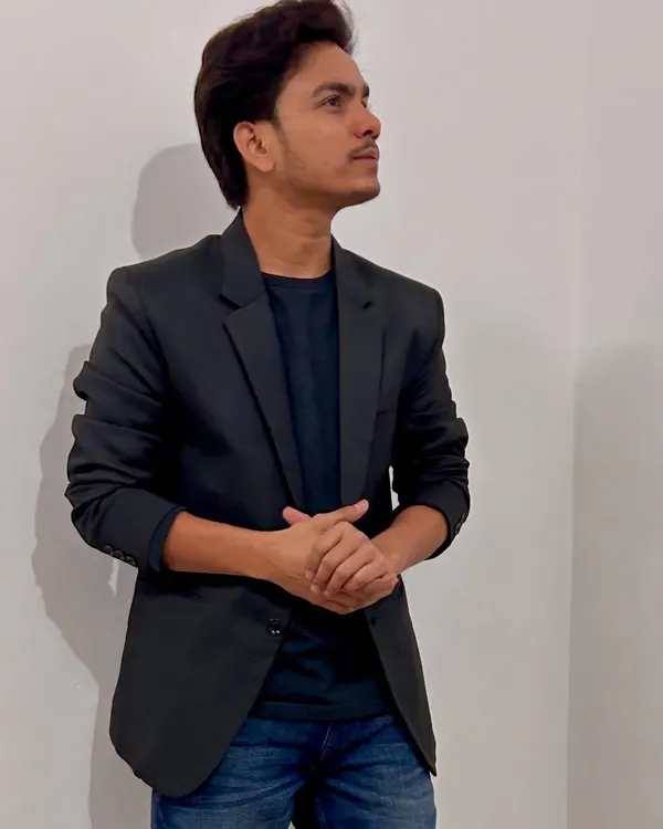 A moment of thought. My art is born from introspection, from looking at the world and finding my place in it. Your look is a reflection of your attitude.