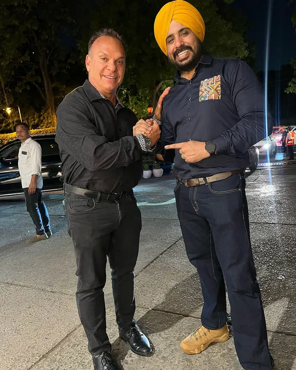 A moment with the legendary IFBB pro Rich Gaspari. Meeting icons like him is always inspiring, and his humility is something we can all learn from.