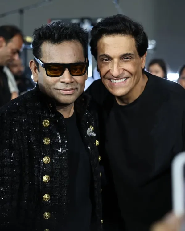 Two legends, one stage. We facilitate powerful collaborations, like this moment between musical maestro A.R. Rahman and choreography guru Shiamak Davar, to create a truly holistic artistic spectacle.