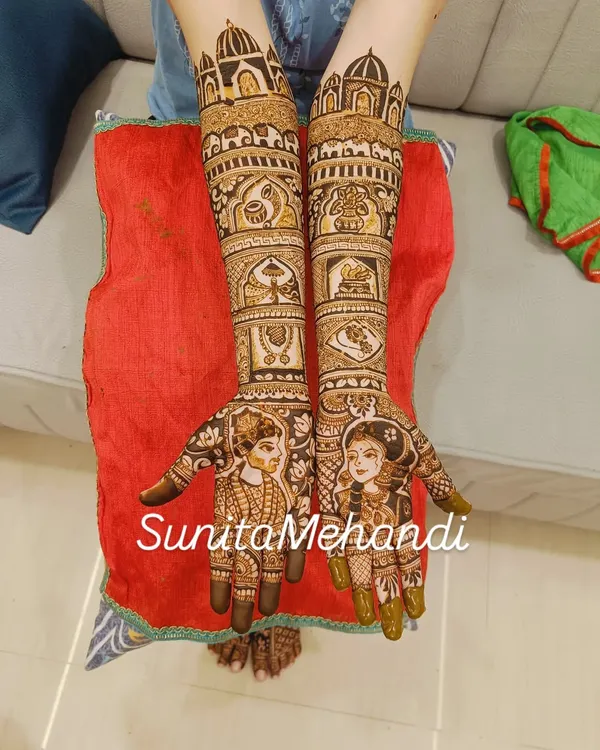 This is a great example of a full bridal mehendi set. I created matching portraits of the bride and groom on each palm, surrounded by traditional motifs and story elements that extend up the arm.