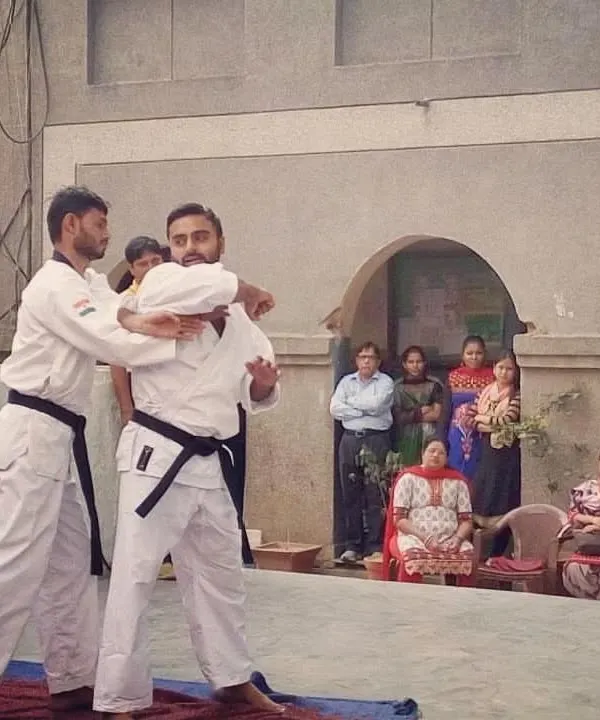 During a self-defence workshop for women, I demonstrate a practical technique to escape a grab. The audience is able to see the move up close and ask questions.