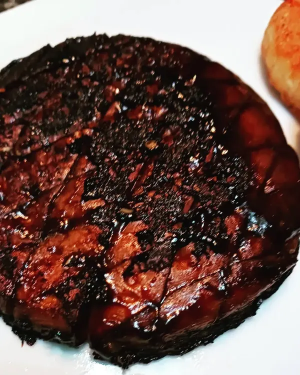 A juicy, savory vegan steak made from a whole portobello mushroom. It's marinated and grilled to achieve a deep, smoky flavour and a satisfyingly meaty texture.