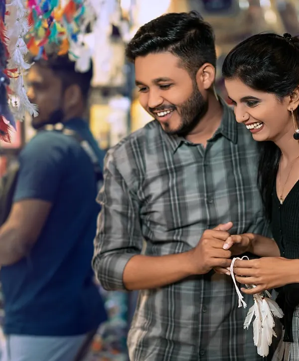 That priceless laugh while shopping in the local market. I love capturing these spontaneous moments of joy. It’s the real, unscripted masti that makes your love story unique.