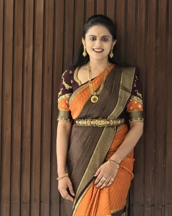 Our lovely client flaunting her pure Mysore crepe silk saree. The orange and brown combination with the traditional border looks so elegant on her. Thank you for the pictures.