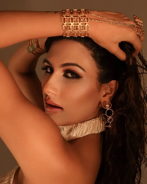 A fierce, golden glam look on Nidhi Tapadia. I created a sharp, graphic winged eye and paired it with a wet-look hairstyle and glossy skin for a high-fashion, almost liquid-gold effect.