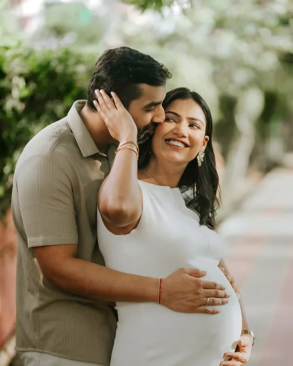 A quiet moment of joy between two souls about to become three. This outdoor couple maternity shoot in Delhi NCR is all about capturing the genuine smiles and gentle connection that define your journey into parenthood.