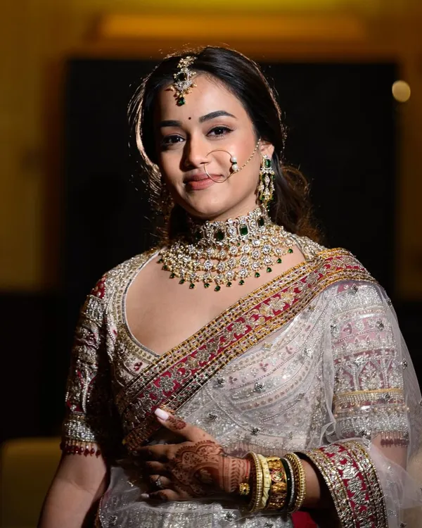 On her big day, every detail was meant to reflect who she is: elegant, bold, and timeless. Her custom-made diamond and emerald choker set was not just jewellery, it was a symbol of love, carefully crafted to shine as brightly as her journey ahead.