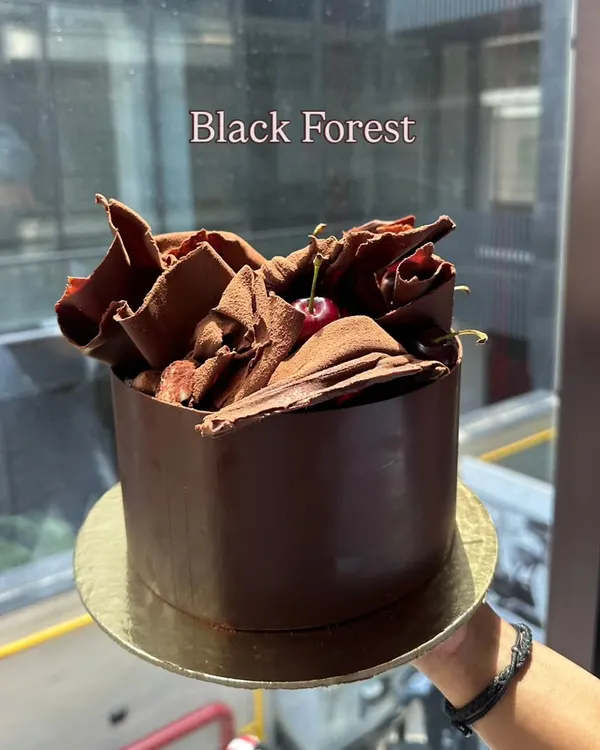 A modern take on the classic Black Forest cake, made during my training at SEP. It features rich chocolate layers, cherries, and beautiful chocolate shavings.