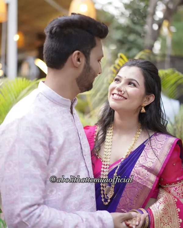 A classic engagement look for Aishwarya, captured in a candid moment with her partner. Her natural beauty is enhanced with soft makeup and a traditional Paithani saree.